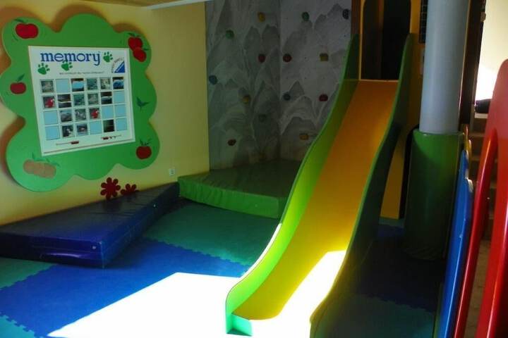 Room 65 of 100