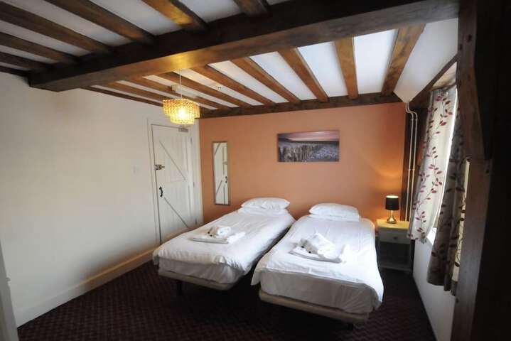 Room 4 of 18