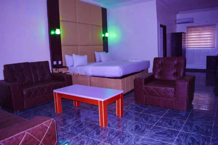 Room 9 of 26