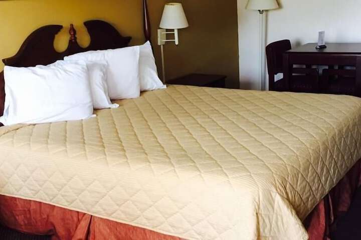 1 King Bed (2 of 5)