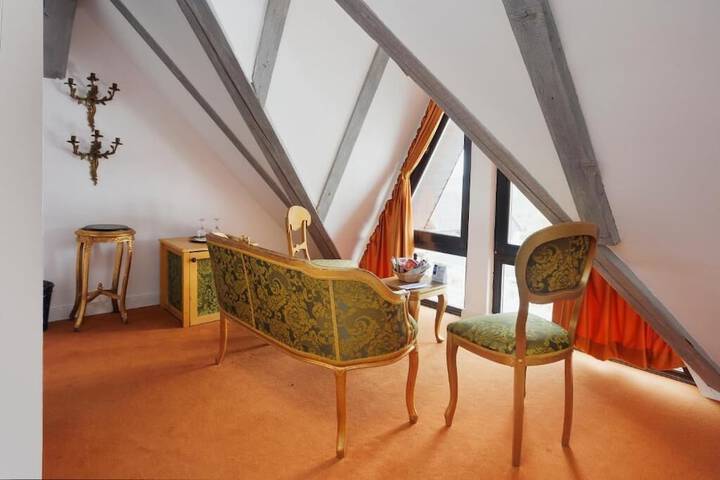 Room 3 of 42
