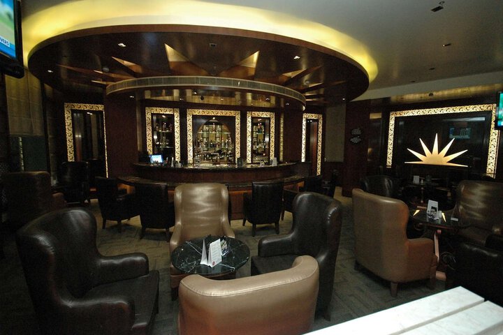 Lounge 42 of 60