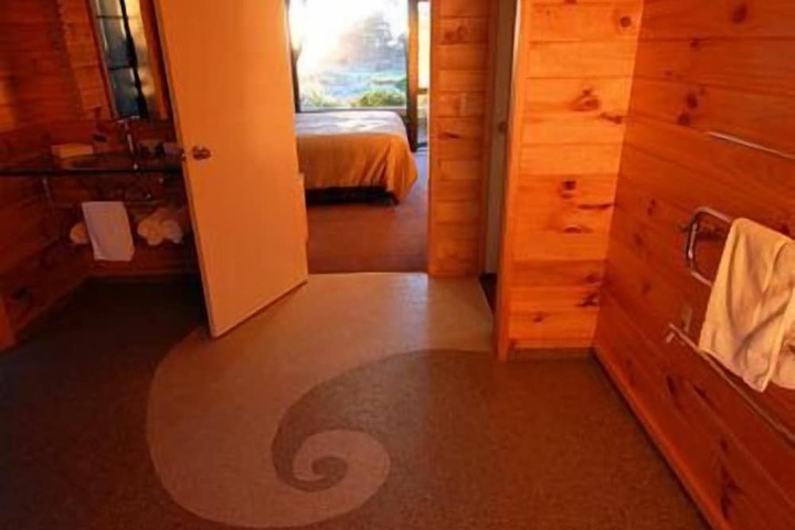 Room 5 of 11