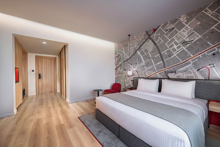 Room 38 of 195