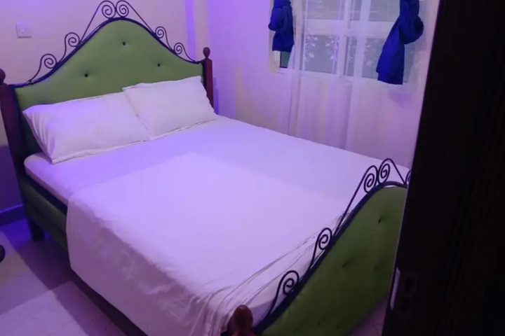 Room 5 of 15