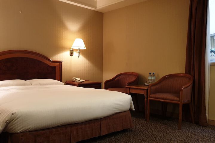 Room 14 of 30