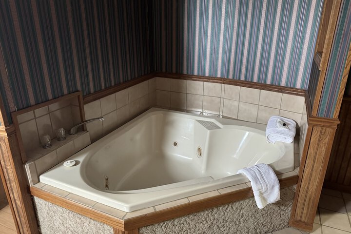 Deluxe Queen Bed (7 of 7)