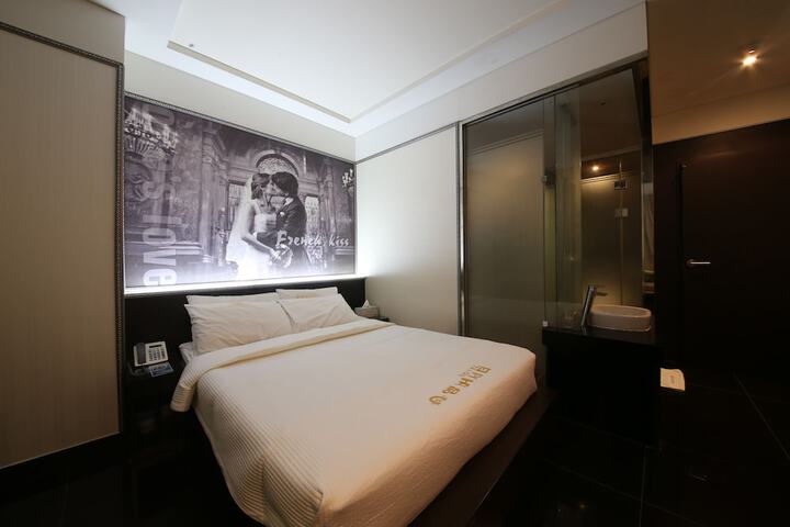 Room 7 of 54