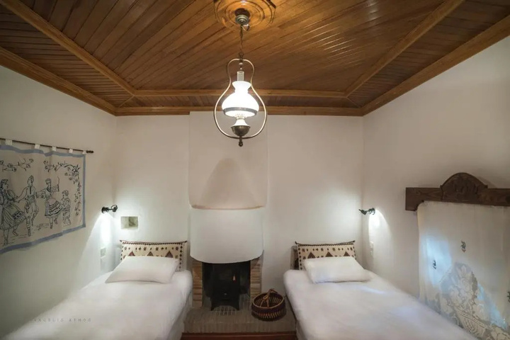 Room 4 of 20