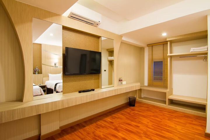 Room 10 of 86