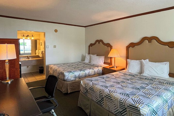 2 Double Beds (2 of 13)