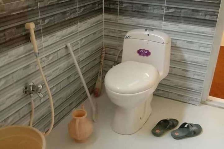 Room 8 of 9