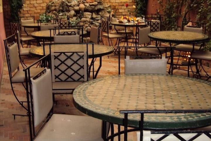 Dining 2 of 6
