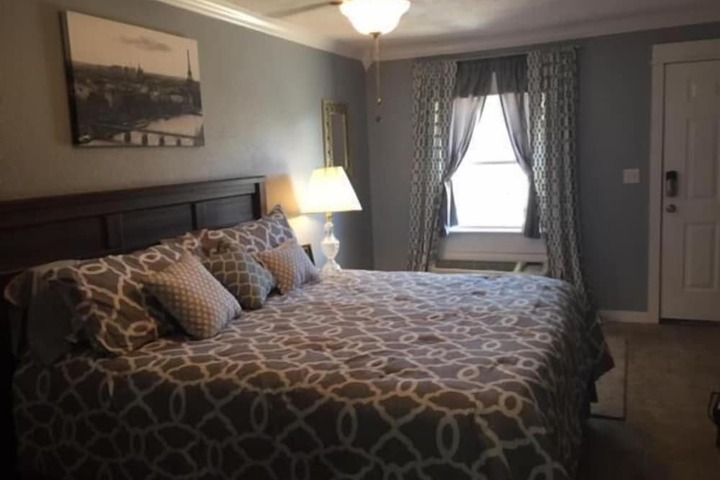 Room 4 of 18