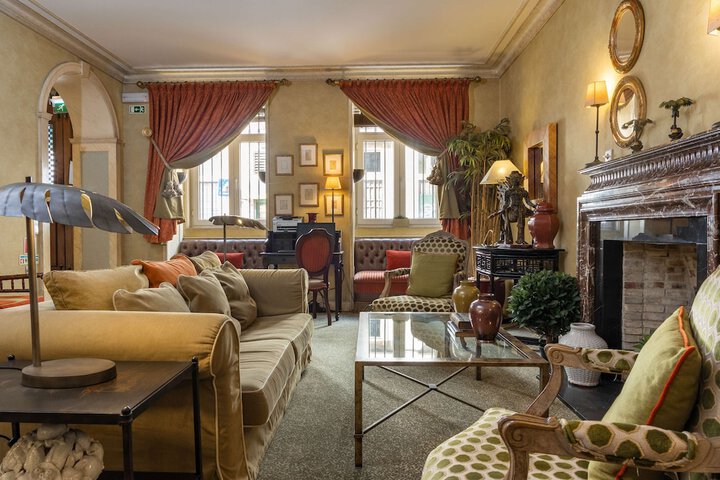 Guest Lobby