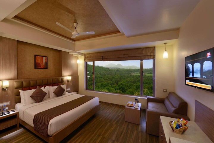 Room 4 of 49