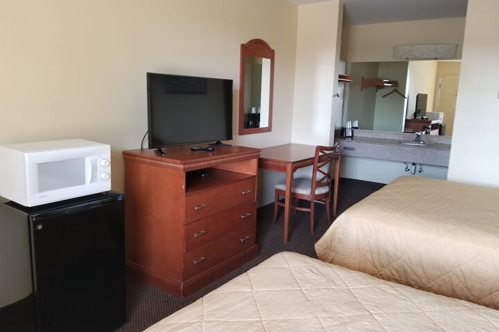 1 King Bed (5 of 13)