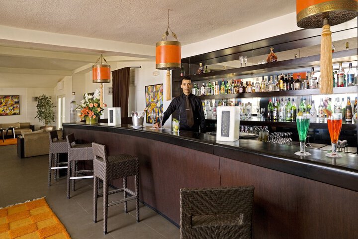 Lounge 93 of 111