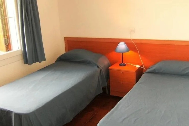 Casa con jardín y parking exterior cerca del mar