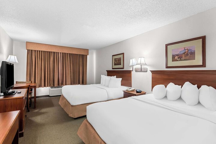 2 Queen Beds (2 of 14)