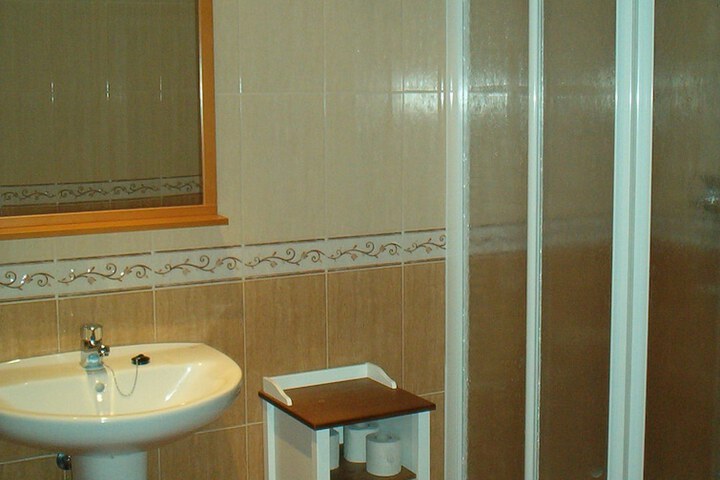 Room 11 of 27
