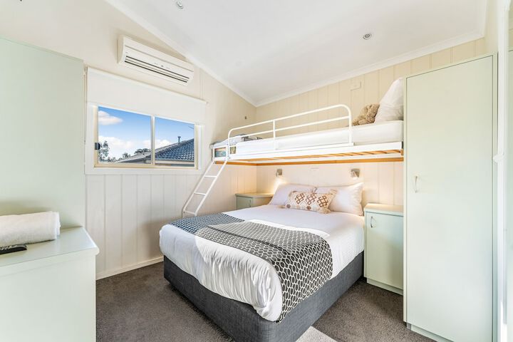 Room 3 of 211