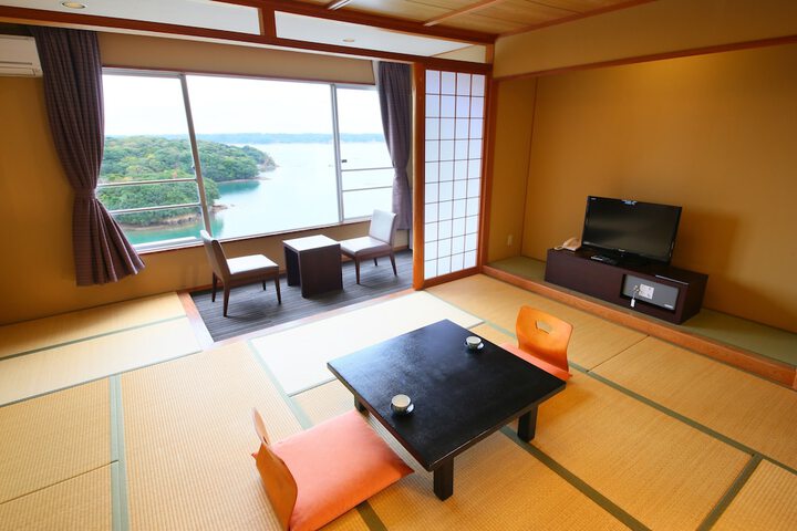 Room 3 of 41