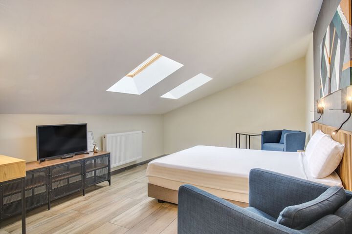 Room 10 of 36