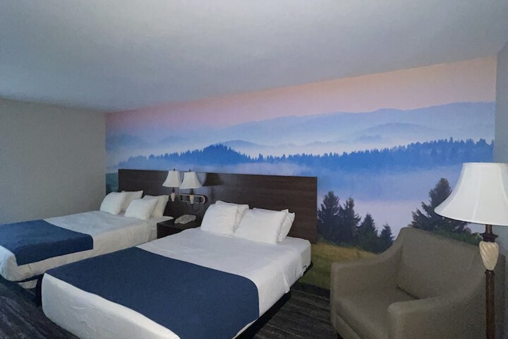 2 Queen Beds (8 of 11)