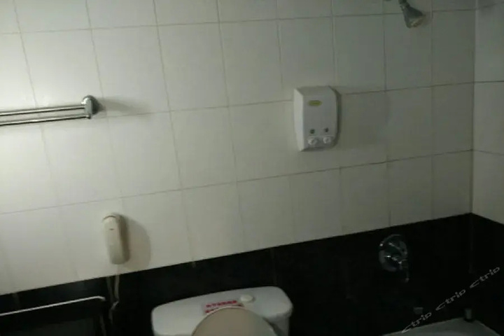 Room 6 of 13