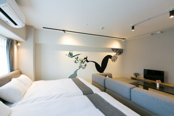 Room 9 of 105