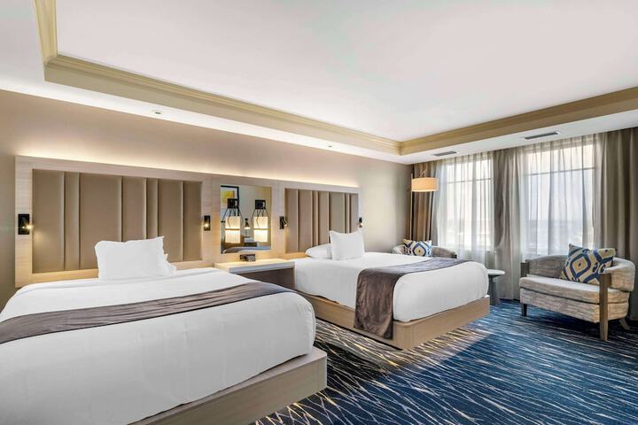 2 Queen Beds Accessible (8 of 8)