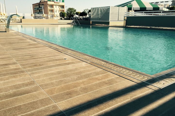 Pools & Facilities