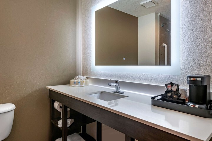 Suite 2 Queen Beds (6 of 10)