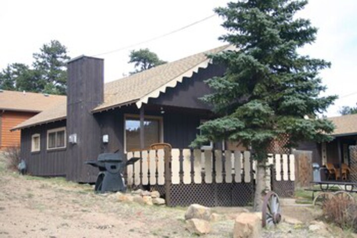 Image of Lazy R Cottages: 8