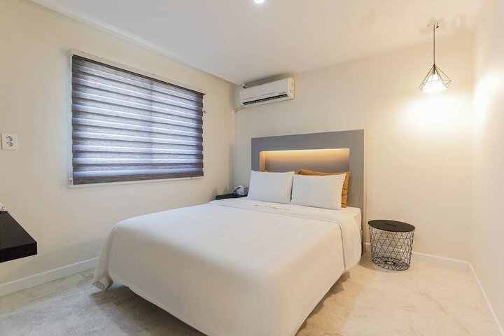 Room 13 of 82
