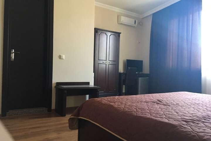 Room 7 of 14