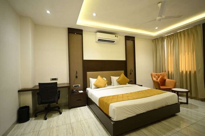 Room 11 of 20