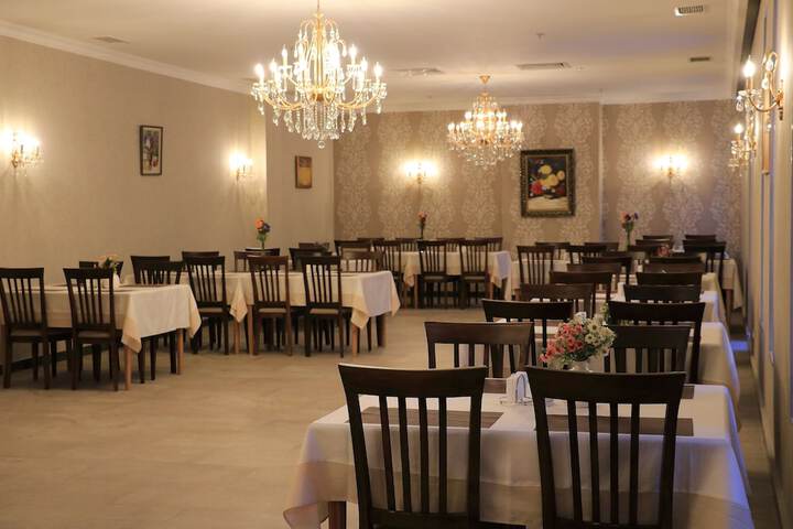 Dining 37 of 45