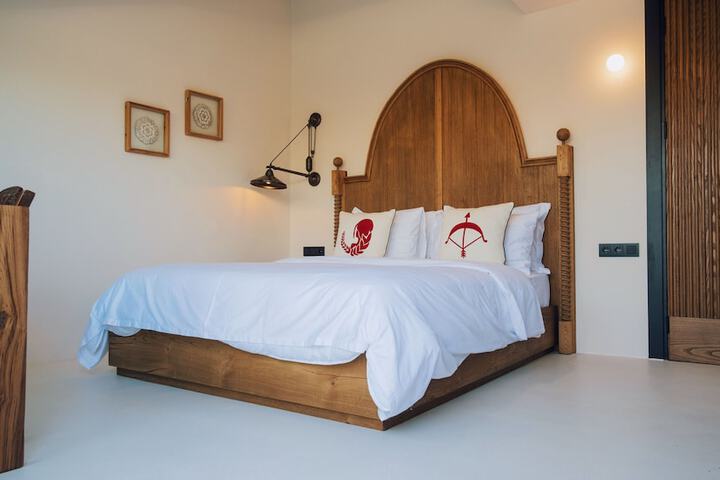 Room 4 of 190