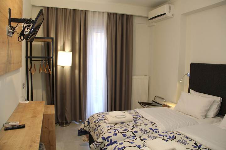 Room 15 of 33