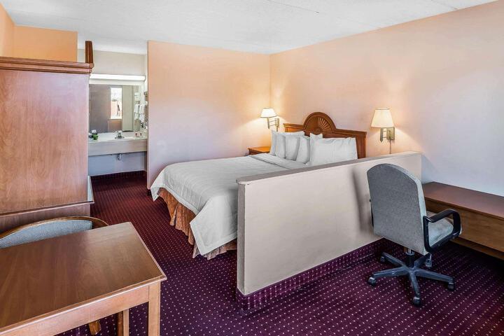 1 King Bed (1 of 16)