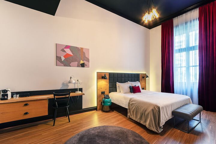 Room 52 of 112