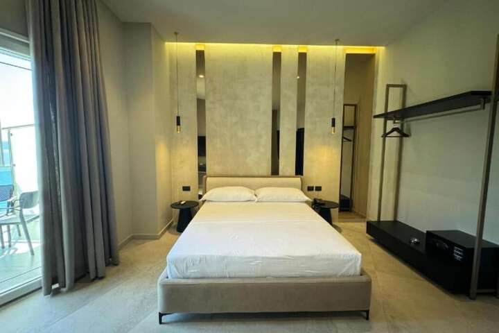 Room 5 of 62