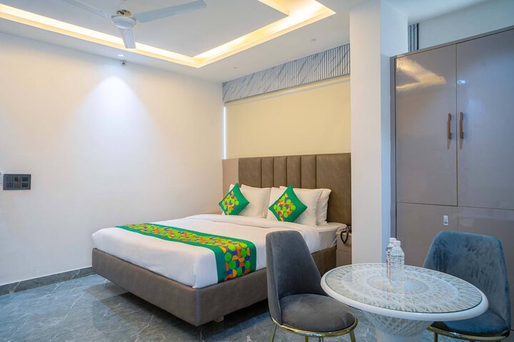 Room 7 of 33