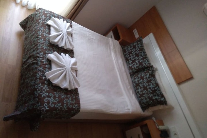 Room 2 of 123