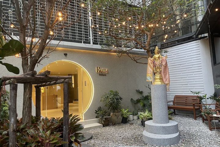 Hotel Exterior 18 of 20