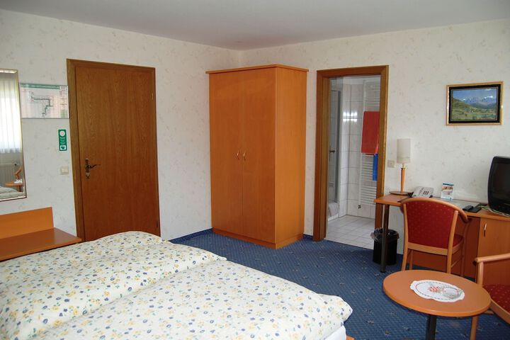 Room 7 of 92