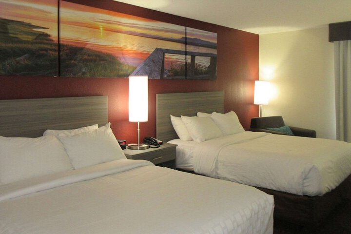 2 Queen Beds (6 of 17)
