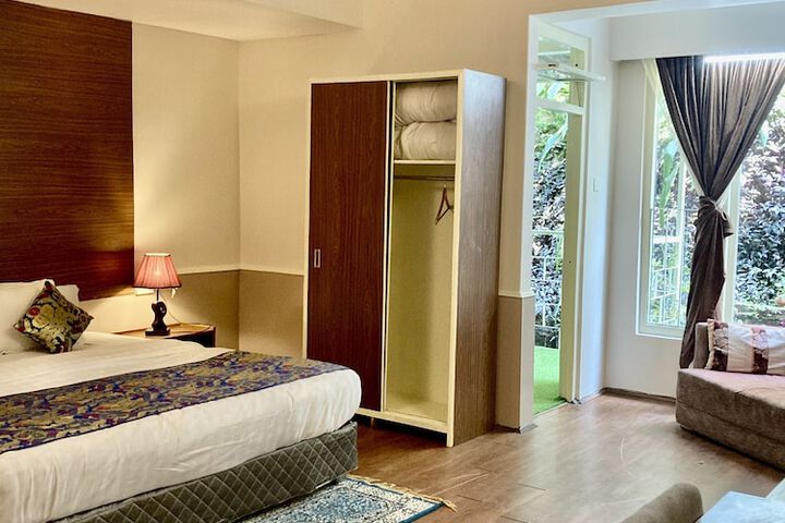 Room 38 of 61